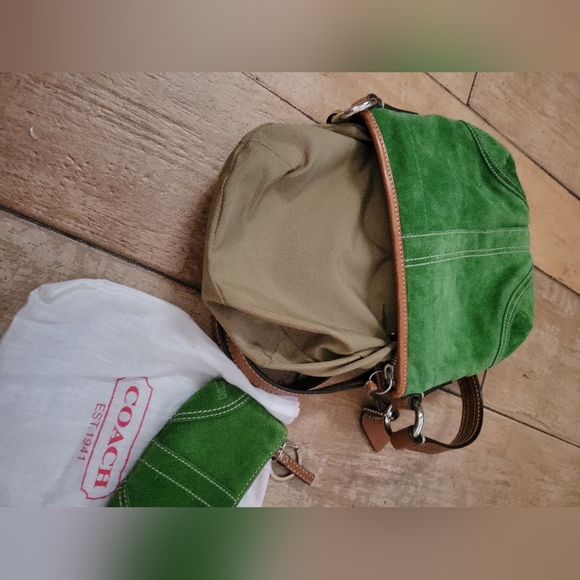Vintage COACH green suede crossbody and card case*does NOT come w Coach dust bag - Picture 6 of 9